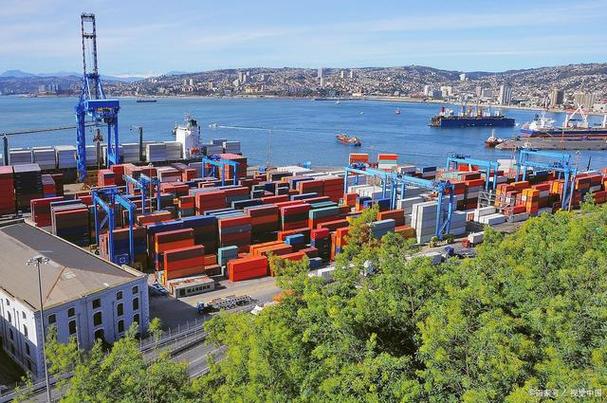 秘鲁位于南美洲的西海岸,拥有丰富的港口资源,因此港口在国家的经济和